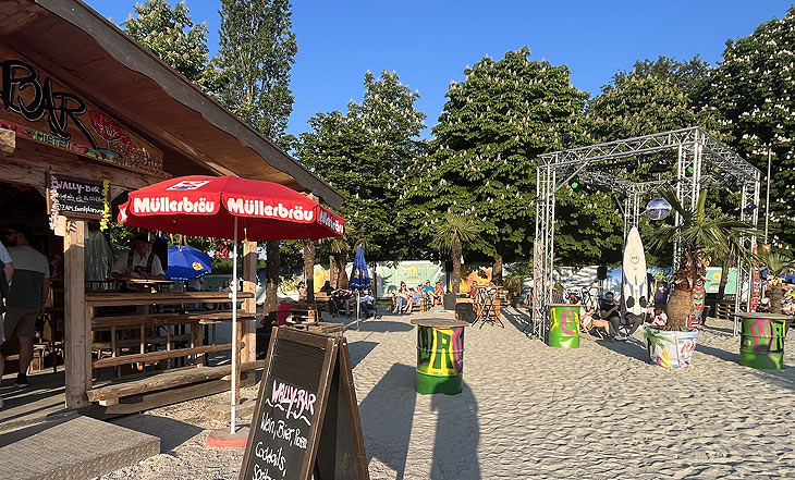 Wally Bar mit Beach Biergarten (©Foto: Martin Schmitz)